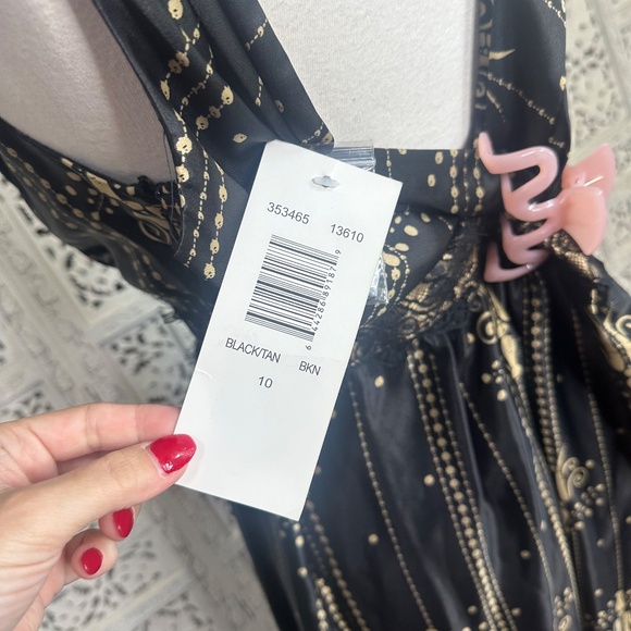 Signature by Robbie Bee Black & Gold Satin Babydoll Faux Wrap V Neck Dress - Picture 6 of 9